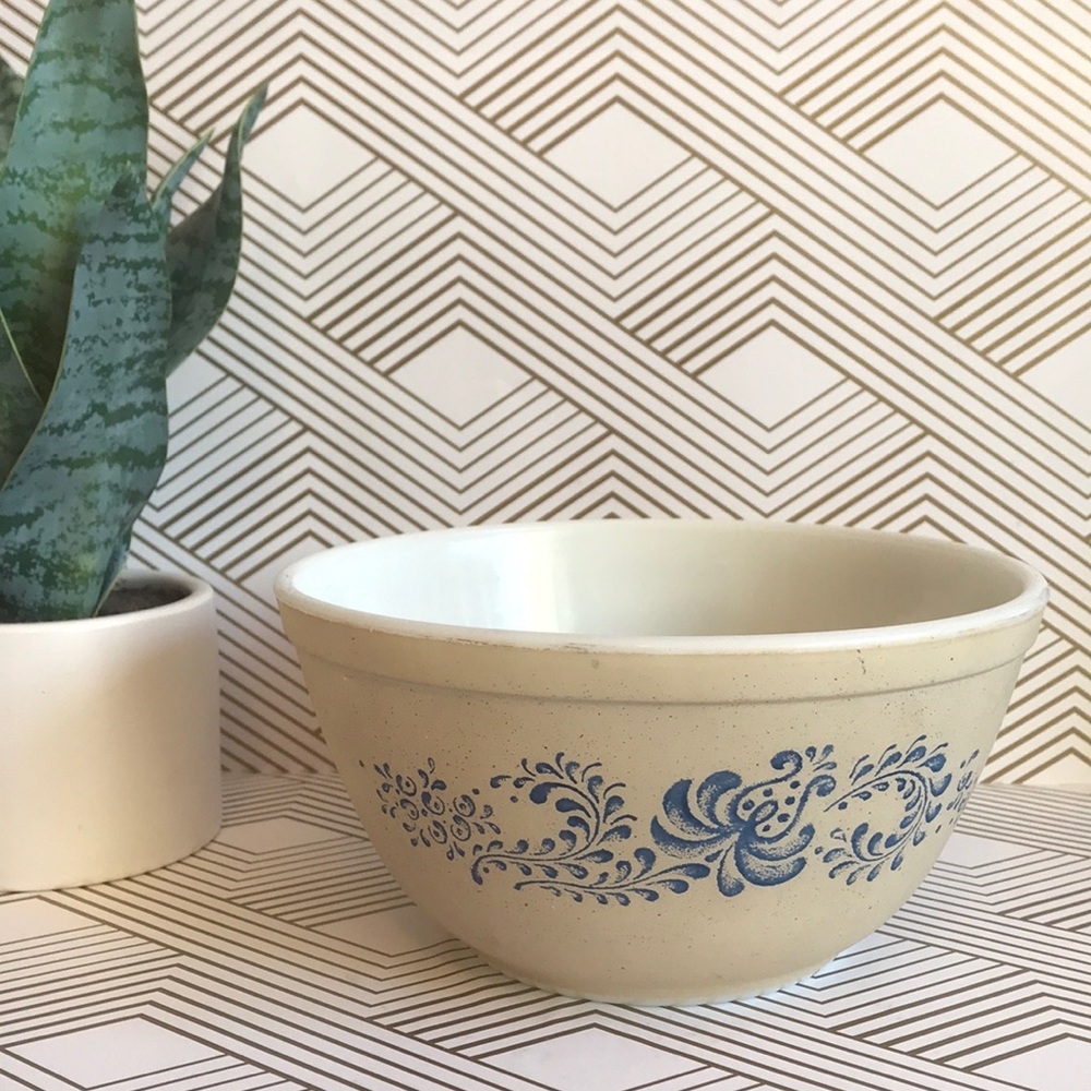 Vintage Pyrex Homestead Bowl 402 1.5 l